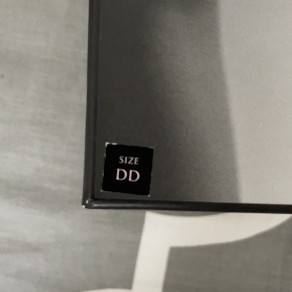 Adhesive Bra - Picture 2 of 4